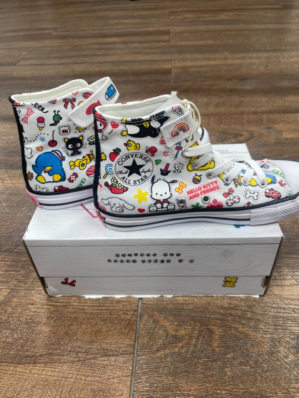Converse x Hello Kitty & Friends Easy-On High Tops Kids 2Y - Picture 2 of 8